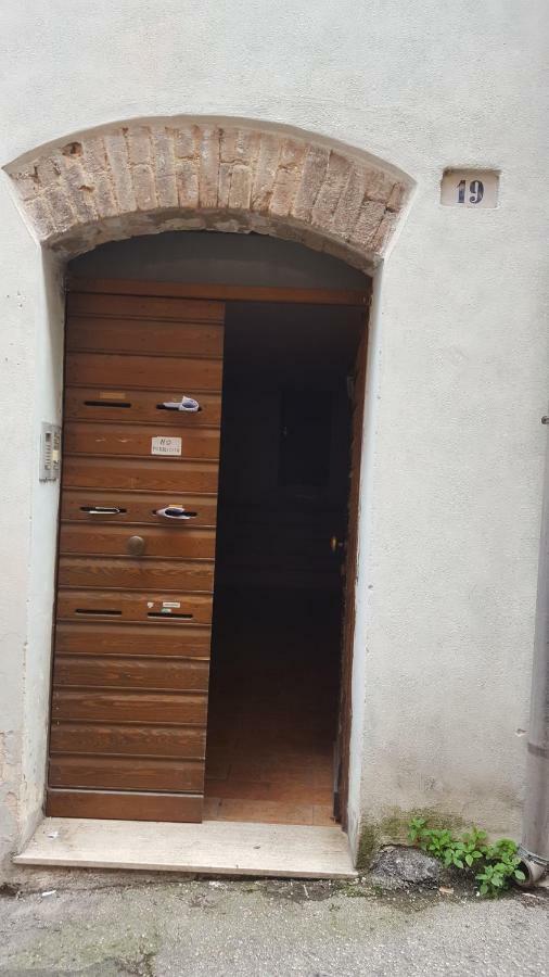 Via Della Posterna Apartment Сполето Екстериор снимка
